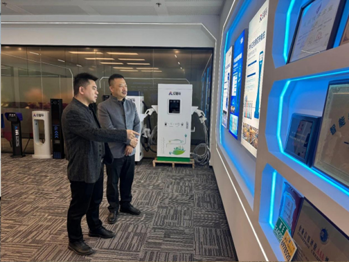 上海福建商会一行莅临上海中厚信息科技探讨交流